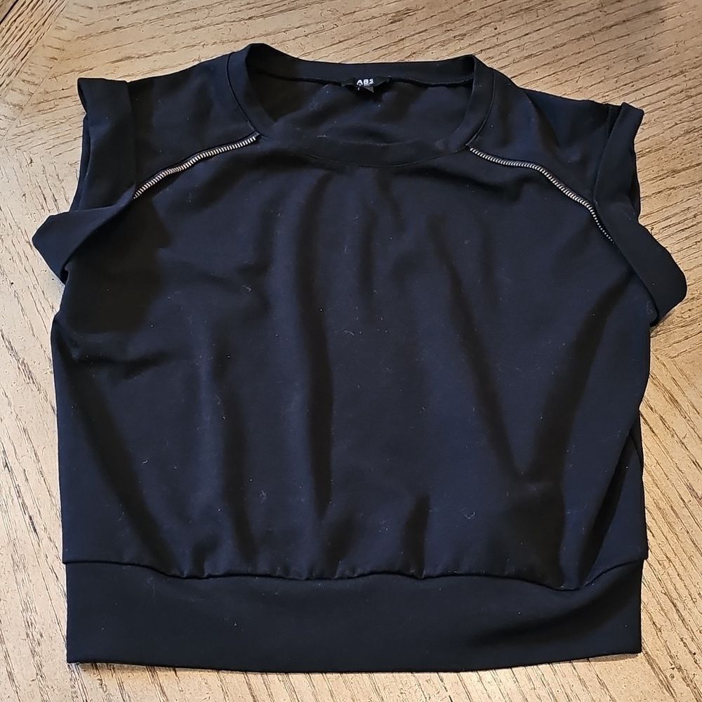 Black ABS top size XS zipper detail